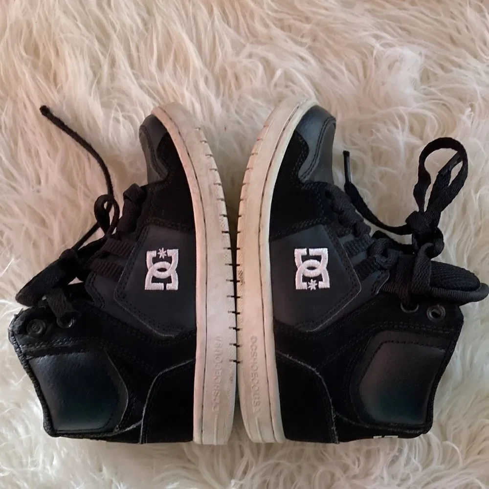 Boys DC Black Hightop Skate Shoes Size 11